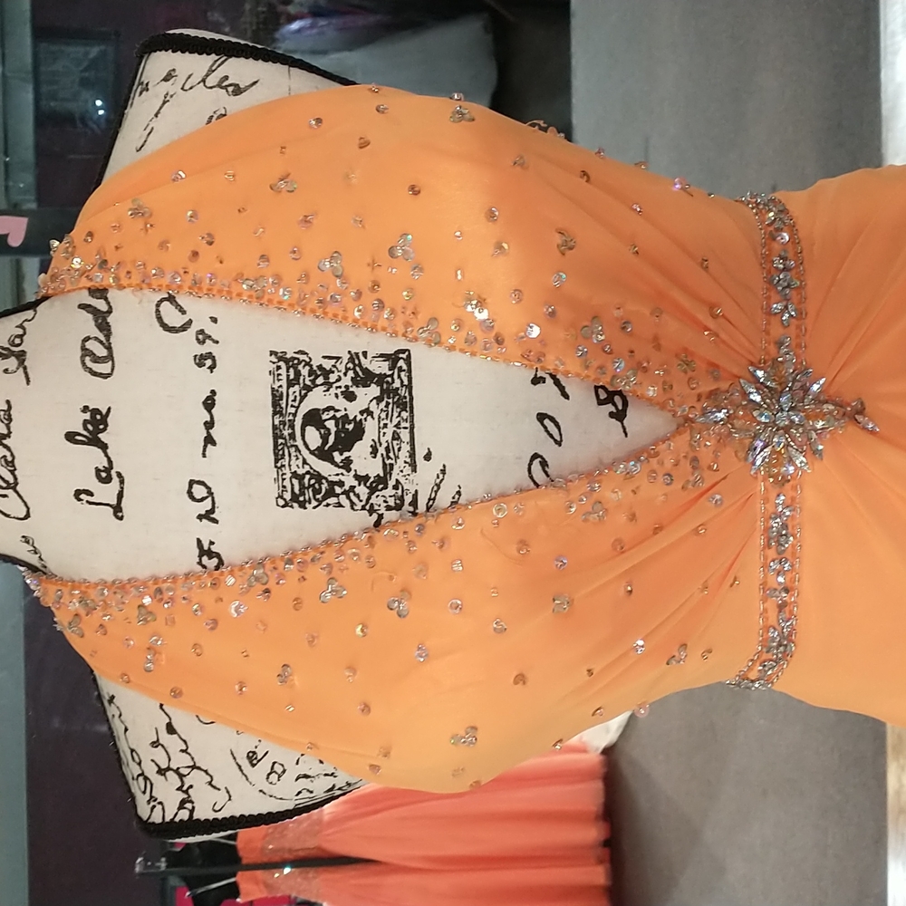 Prom dress - Picture 2 of 8